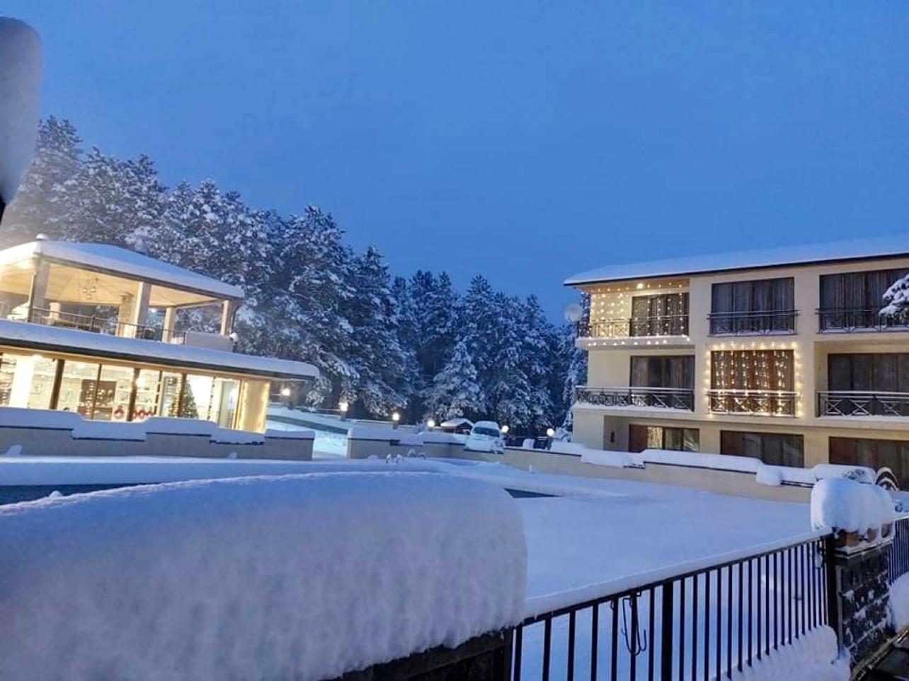Hotel Surami Exterior foto